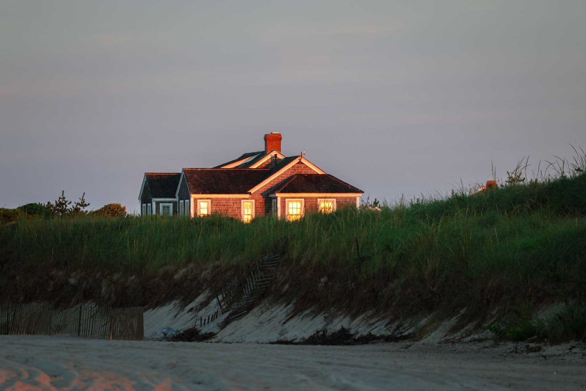 Maison de charme de la côte atlantique dans la lumière du soir