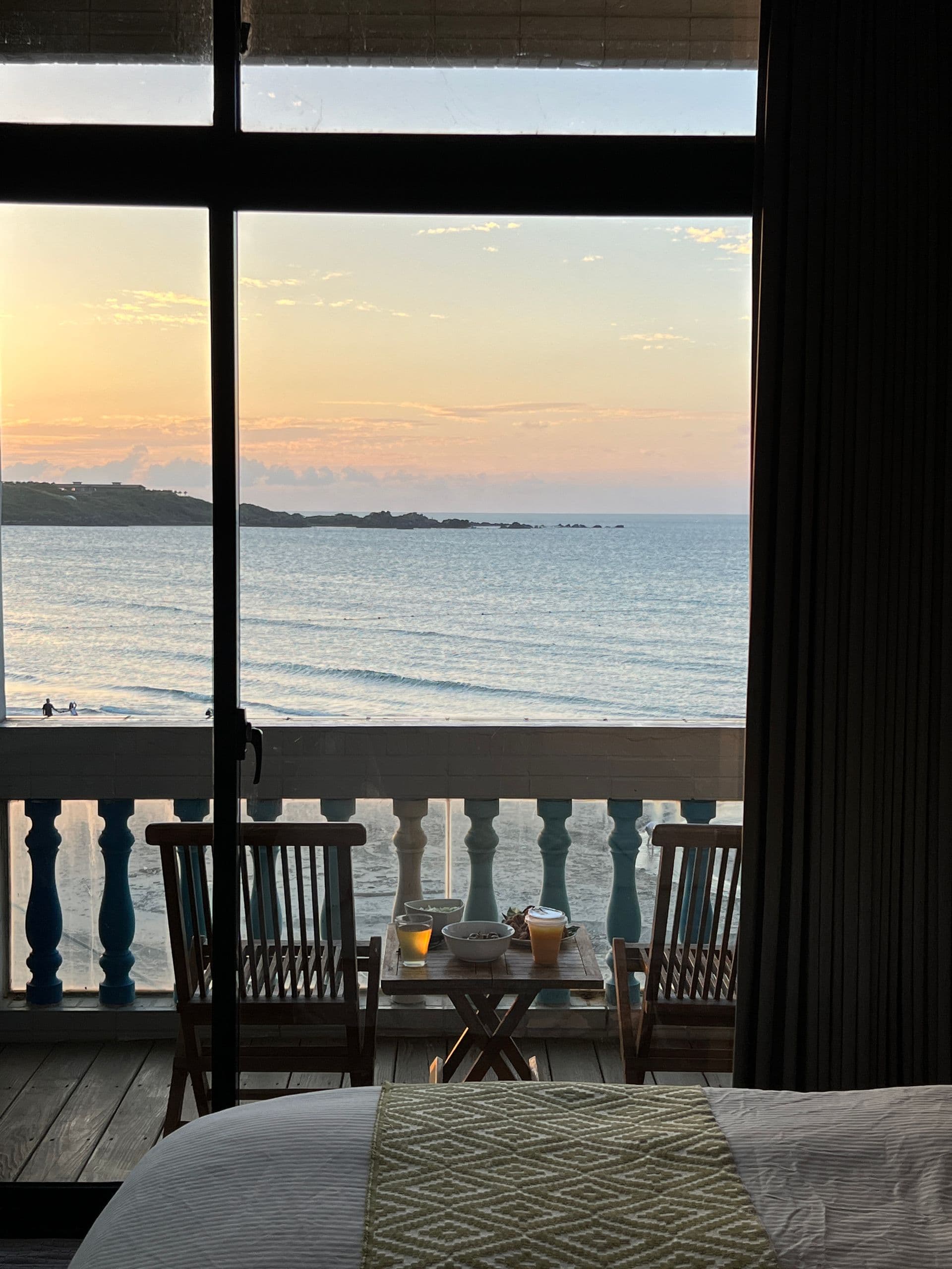 Terrasse d'une maison du Bassin au coucher du soleil