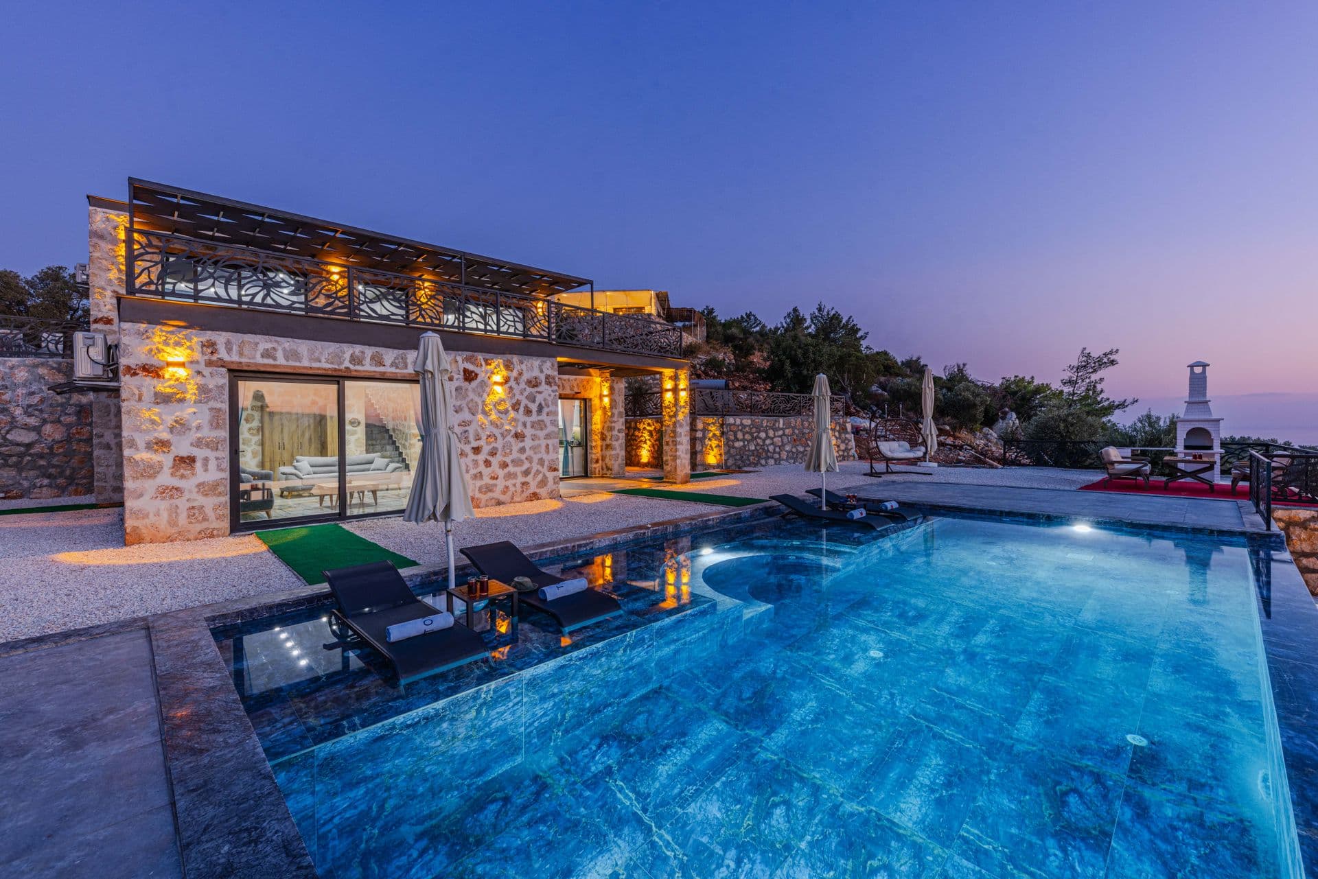 Villa avec piscine sous les pins